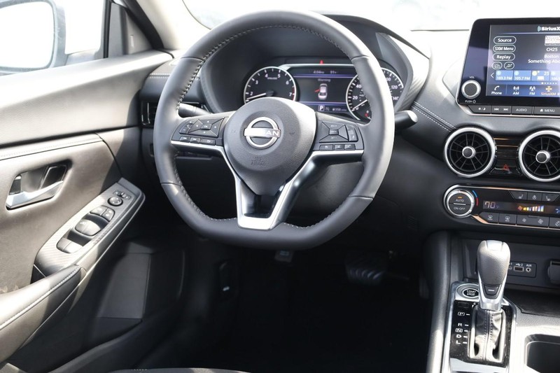 Nissan Sentra Vehicle Image 22