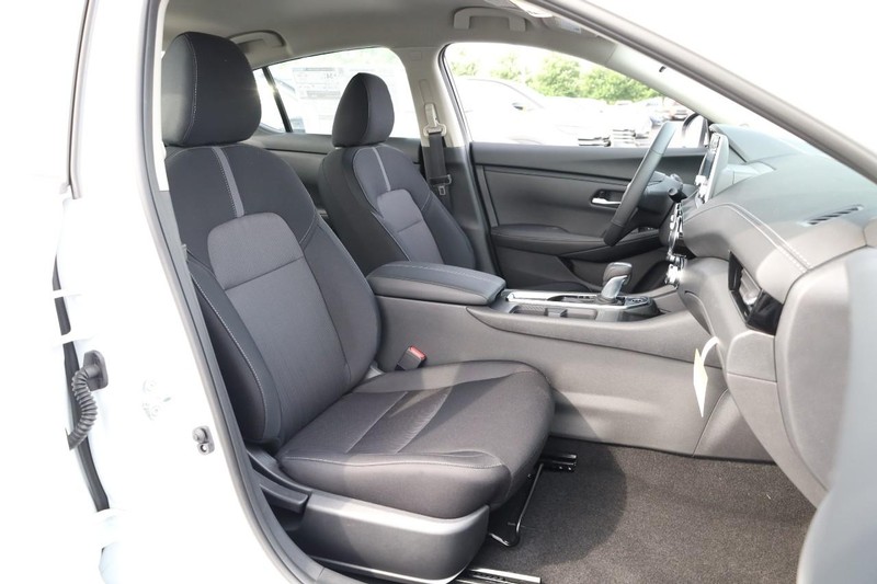 Nissan Sentra Vehicle Image 23