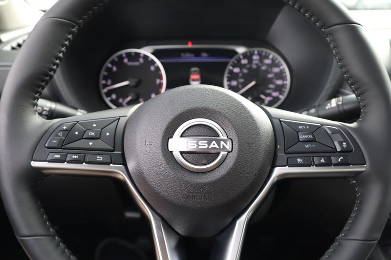 Nissan Sentra Vehicle Image 10
