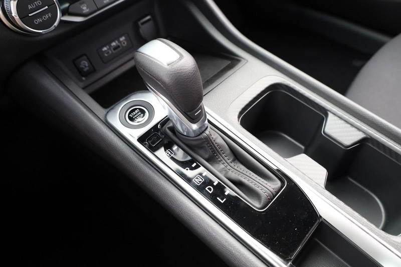 Nissan Sentra Vehicle Image 17