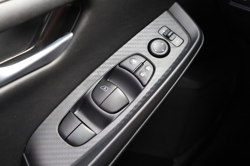Nissan Sentra Vehicle Image 19