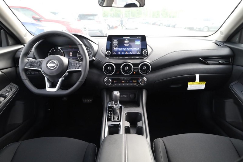 Nissan Sentra Vehicle Image 23