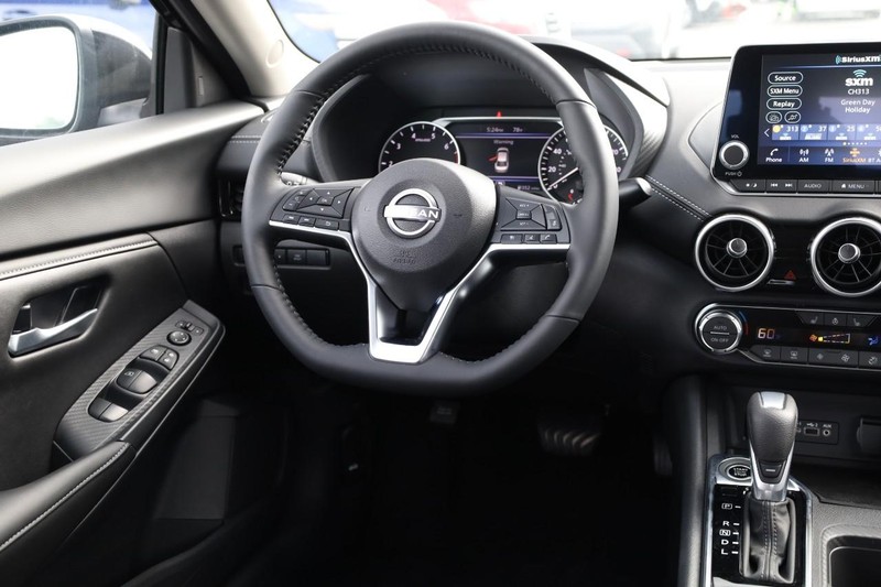 Nissan Sentra Vehicle Image 24