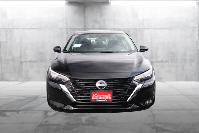 Nissan Sentra Vehicle Image 04
