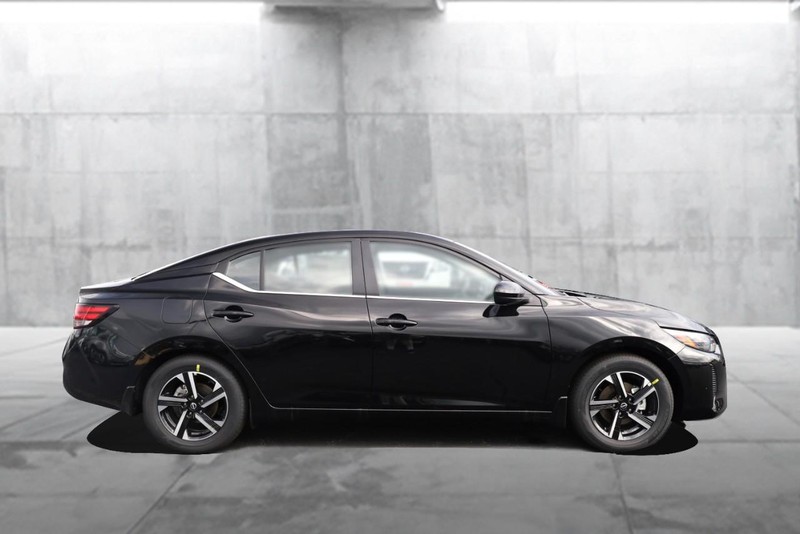 Nissan Sentra Vehicle Image 05