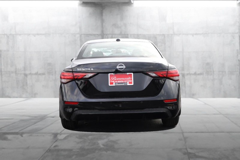 Nissan Sentra Vehicle Image 06