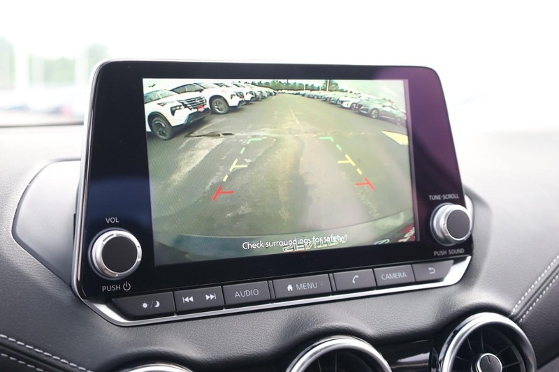 Nissan Sentra Vehicle Image 12