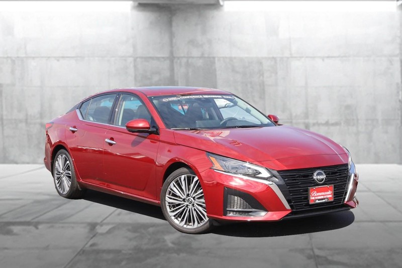 Nissan Altima Vehicle Image 02