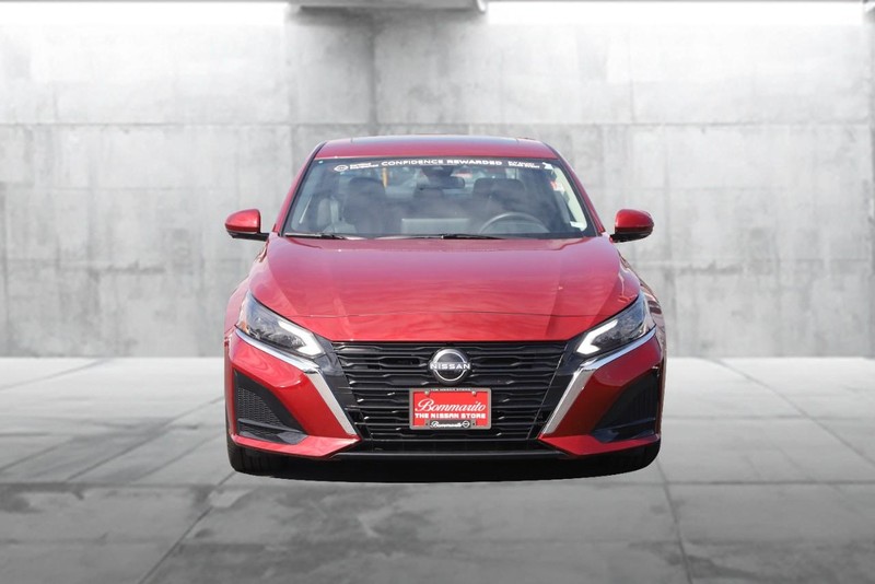 Nissan Altima Vehicle Image 04