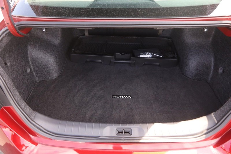 Nissan Altima Vehicle Image 07