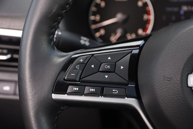 Nissan Altima Vehicle Image 11