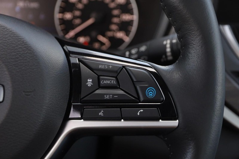 Nissan Altima Vehicle Image 12