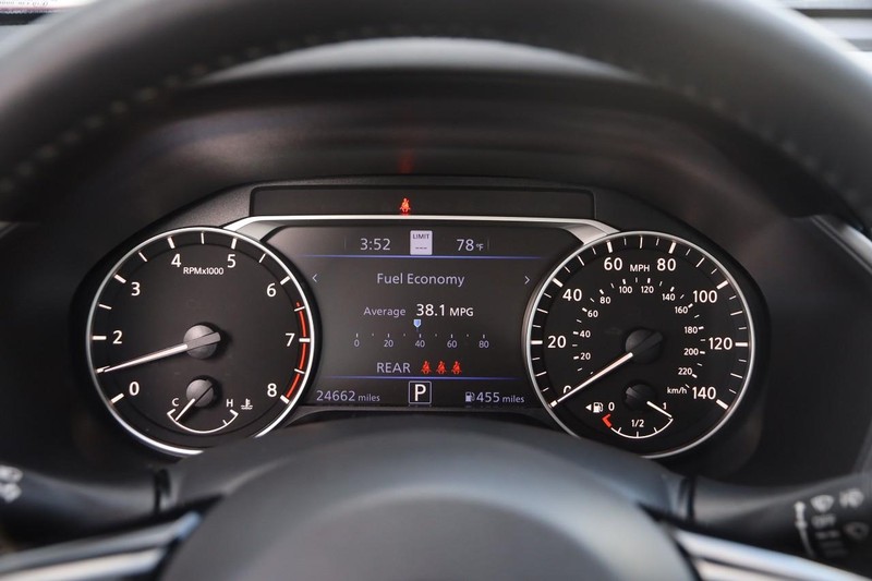 Nissan Altima Vehicle Image 13