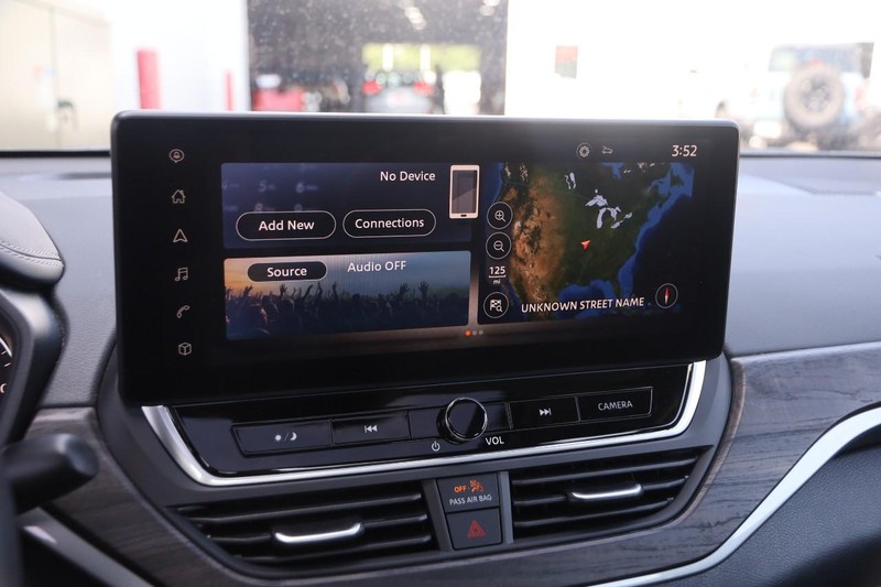 Nissan Altima Vehicle Image 14