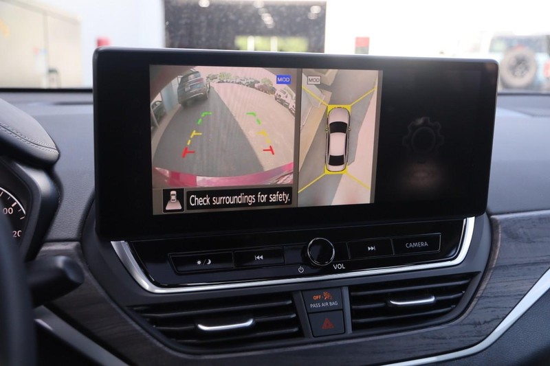 Nissan Altima Vehicle Image 15
