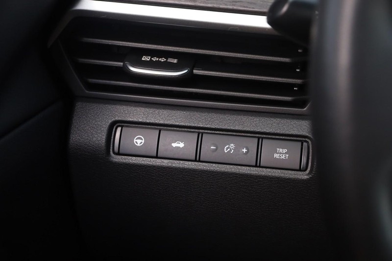 Nissan Altima Vehicle Image 17