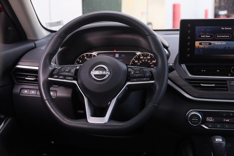 Nissan Altima Vehicle Image 20