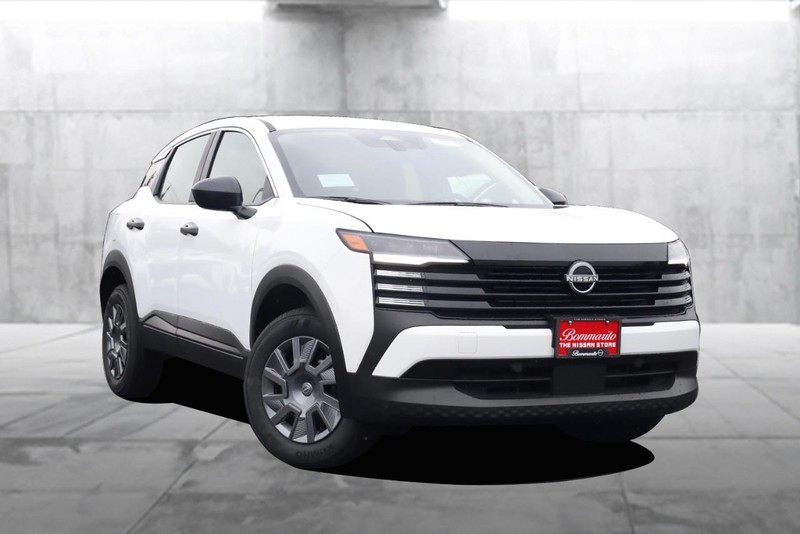 Nissan Kicks Vehicle Image 02