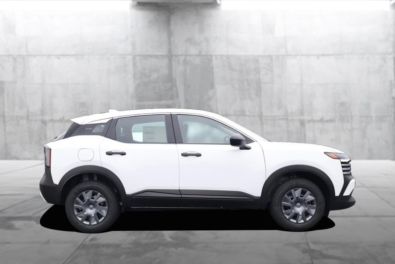 Nissan Kicks Vehicle Image 05