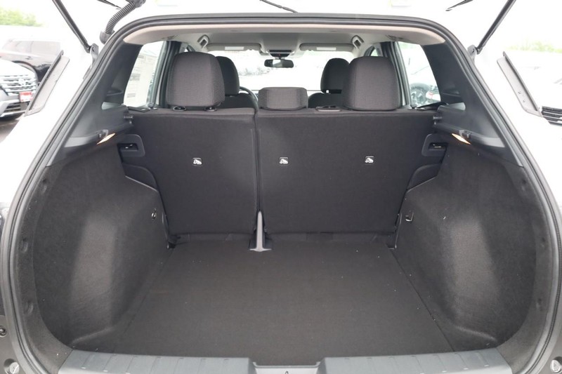 Nissan Kicks Vehicle Image 07