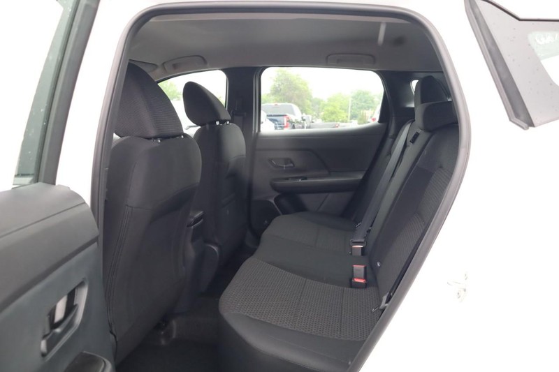 Nissan Kicks Vehicle Image 09