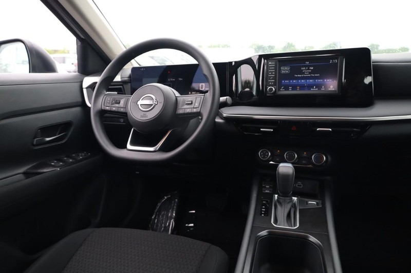 Nissan Kicks Vehicle Image 14