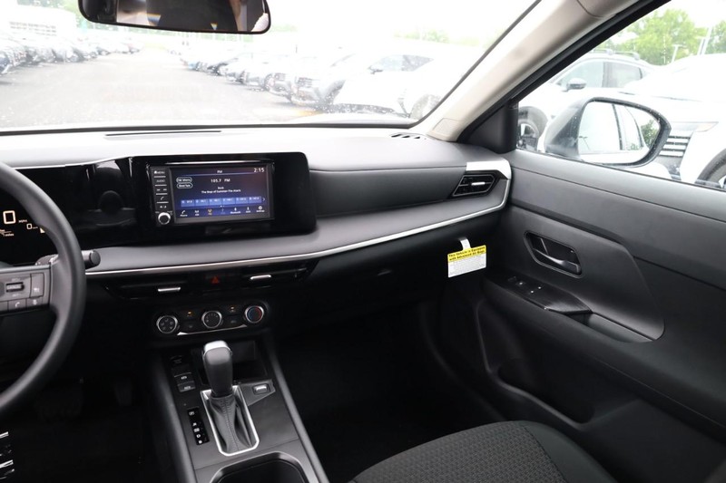 Nissan Kicks Vehicle Image 17