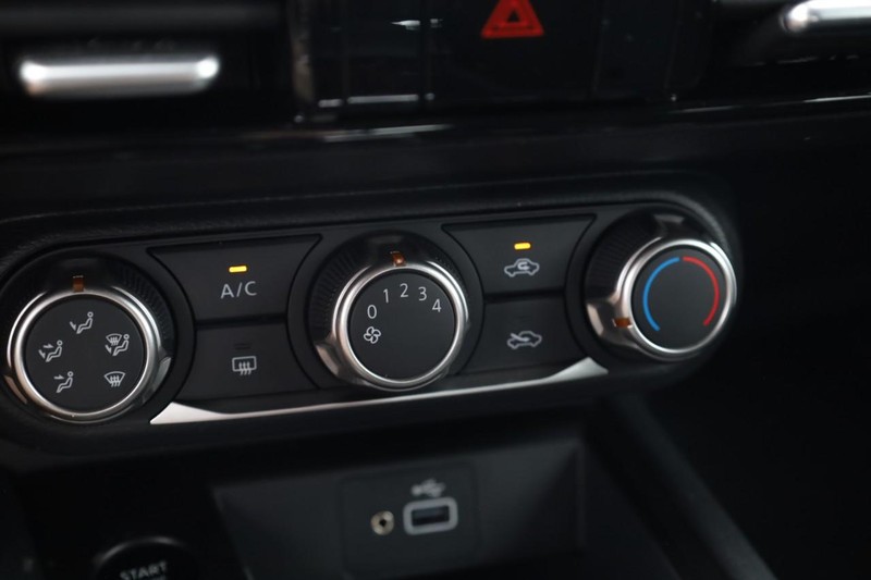 Nissan Kicks Vehicle Image 21