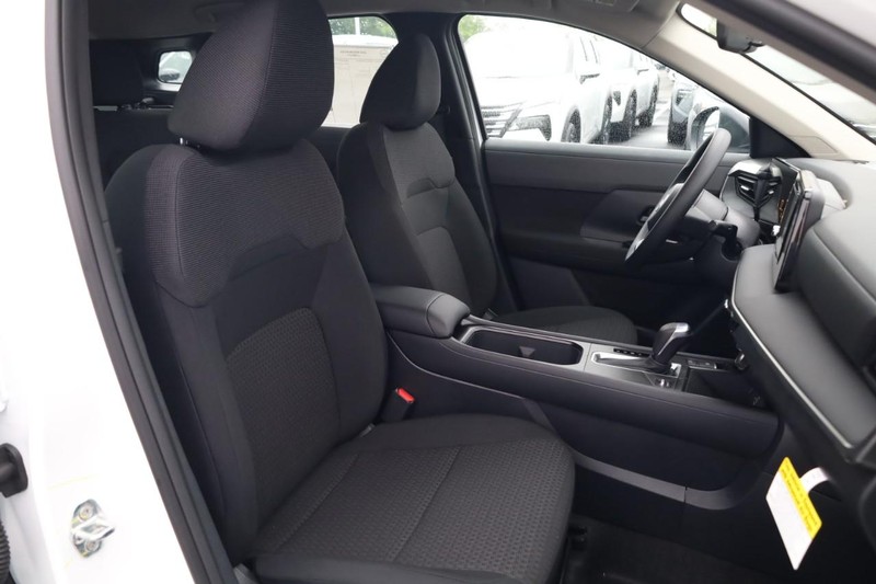Nissan Kicks Vehicle Image 24