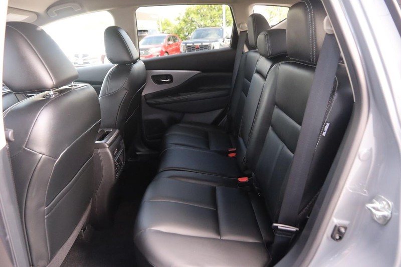 Nissan Murano Vehicle Image 09