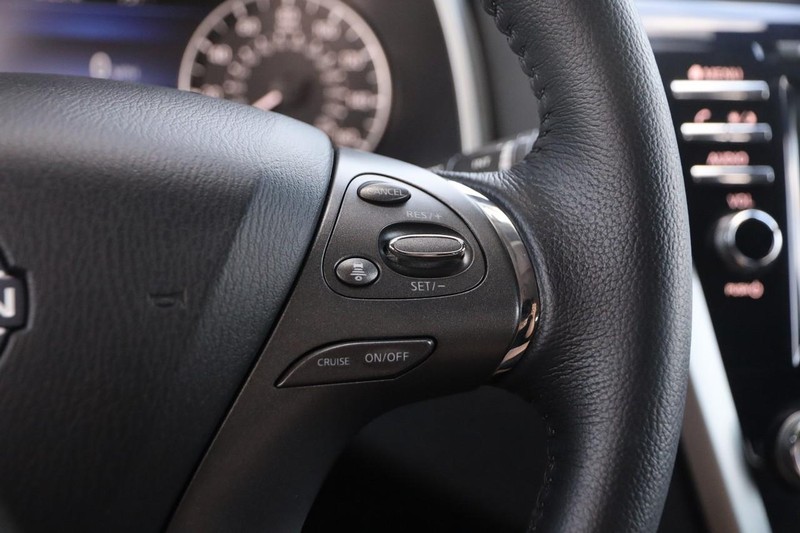 Nissan Murano Vehicle Image 12