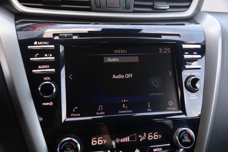 Nissan Murano Vehicle Image 15