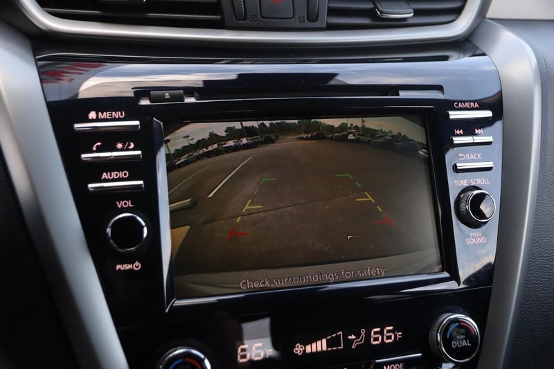 Nissan Murano Vehicle Image 16