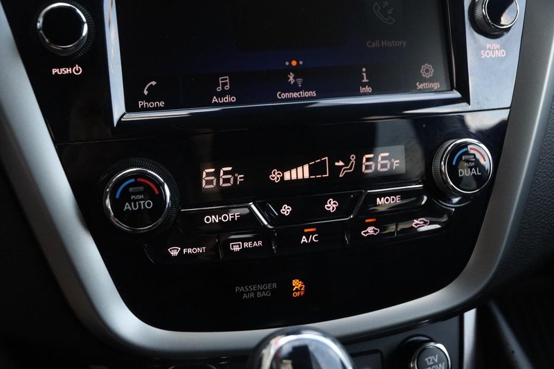 Nissan Murano Vehicle Image 17
