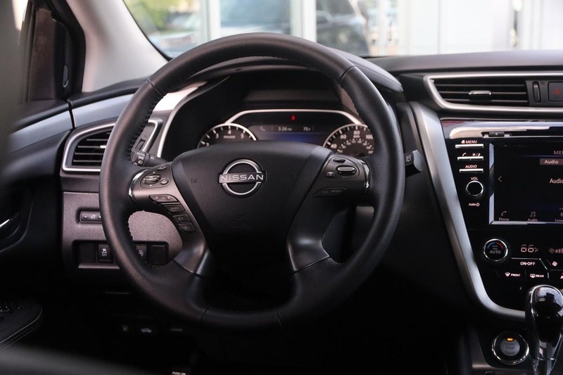 Nissan Murano Vehicle Image 22