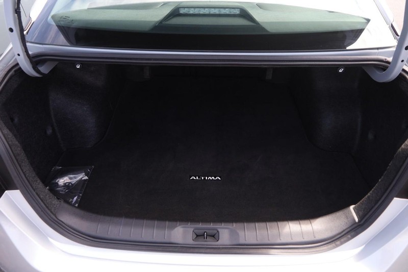 Nissan Altima Vehicle Image 07