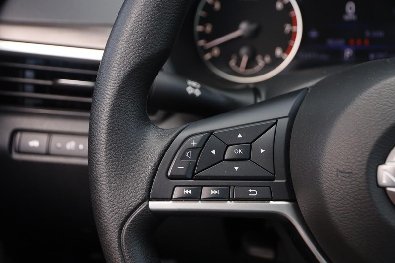 Nissan Altima Vehicle Image 11