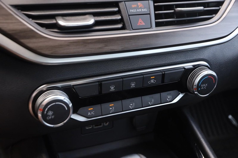 Nissan Altima Vehicle Image 17