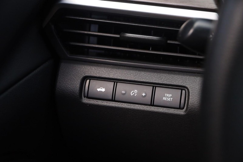 Nissan Altima Vehicle Image 18