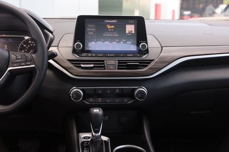 Nissan Altima Vehicle Image 21