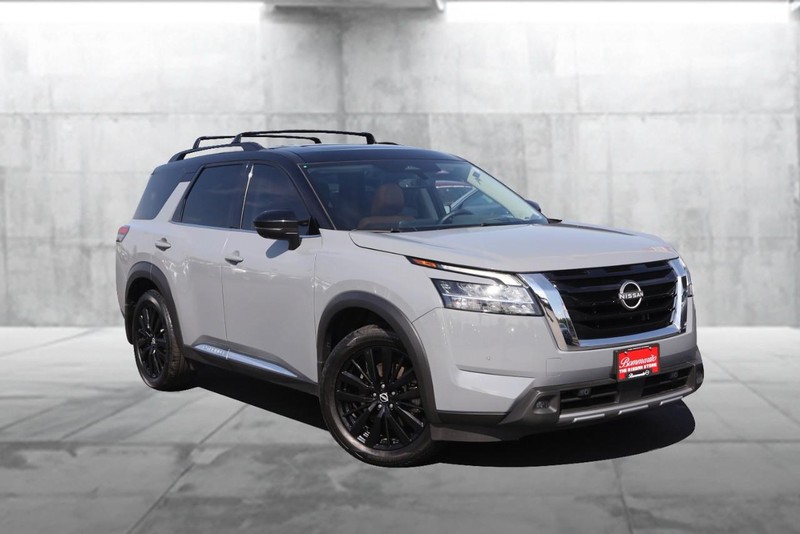 Nissan Pathfinder Vehicle Image 02