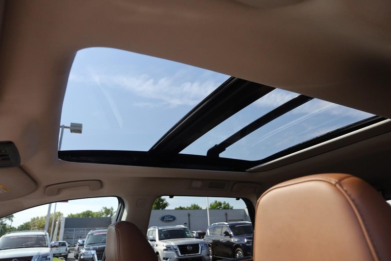 Nissan Pathfinder Vehicle Image 09