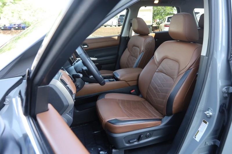 Nissan Pathfinder Vehicle Image 10