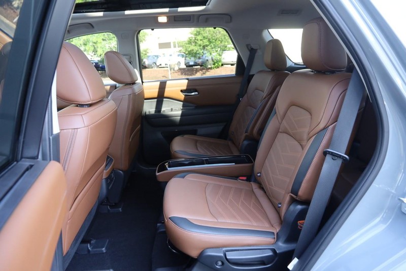 Nissan Pathfinder Vehicle Image 11