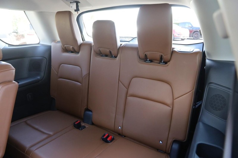 Nissan Pathfinder Vehicle Image 12
