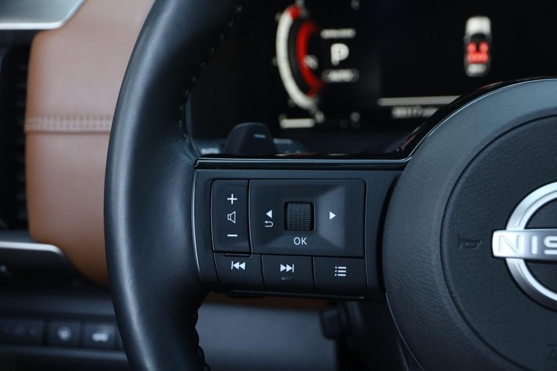 Nissan Pathfinder Vehicle Image 14