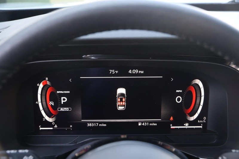 Nissan Pathfinder Vehicle Image 16