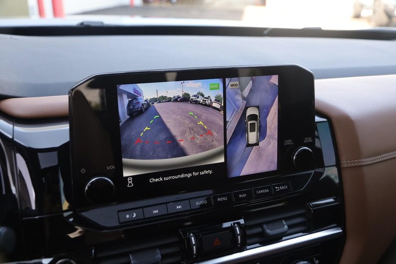 Nissan Pathfinder Vehicle Image 19
