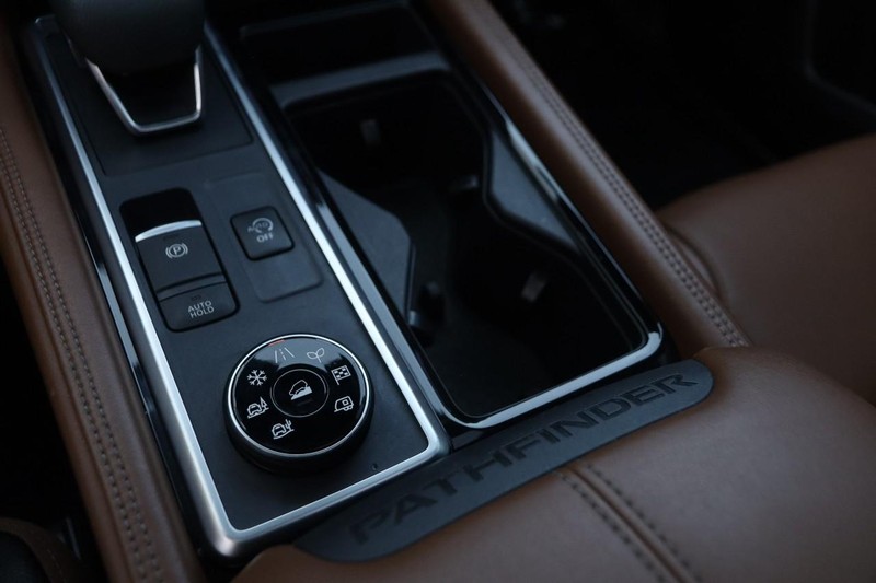 Nissan Pathfinder Vehicle Image 21