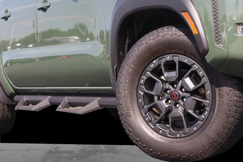 Nissan Frontier Vehicle Image 03